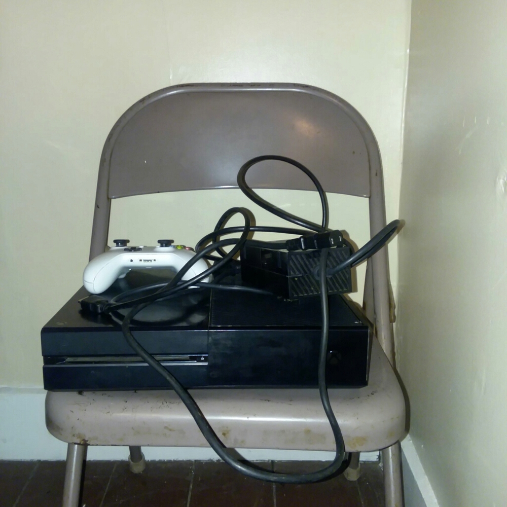 Xbox one Controller&Console - Picture 2 of 6